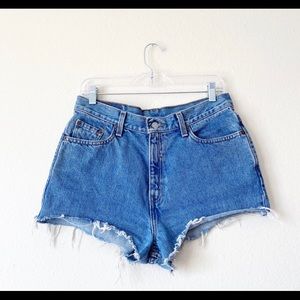 LEVIS Vintage 512 cut off shorts